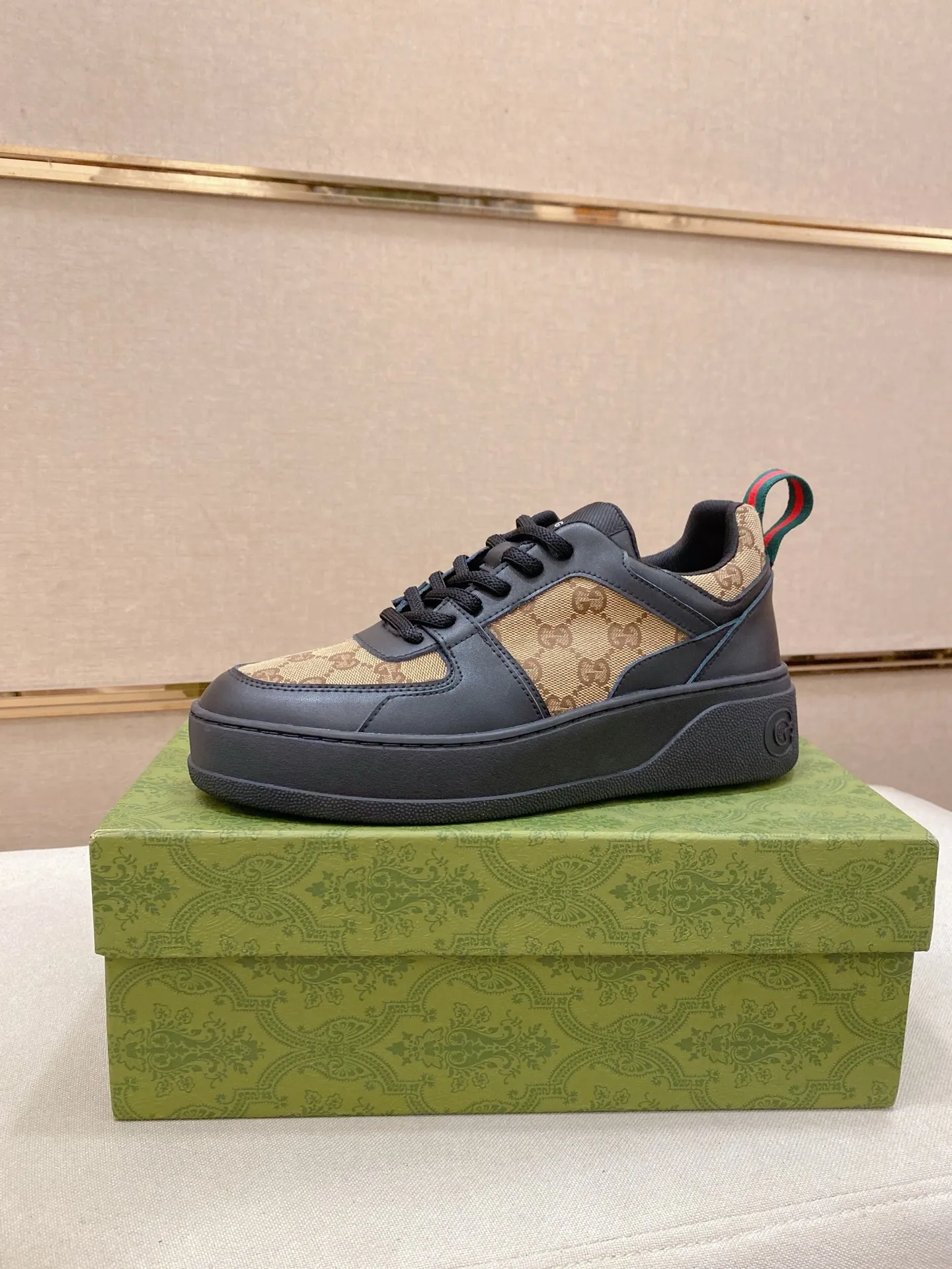 Men's clothing and shoes💰:420💰 (GUCCI) The latest model from the official website🎁🎁Casual and fashionable men's shoes👟, hot style💥The version is simple and elegant, exclusive for trendy men. The unique latest brand elements from the official website👑Original Gucci decoration, fashionable and generous, the fabric is original cowhide ✅Mesh breathable lining, the official website specifies wear-resistant casual outsole, the classic model is taken in kind at the counter🎬38-44 (can be customized for 45 non-refundable)